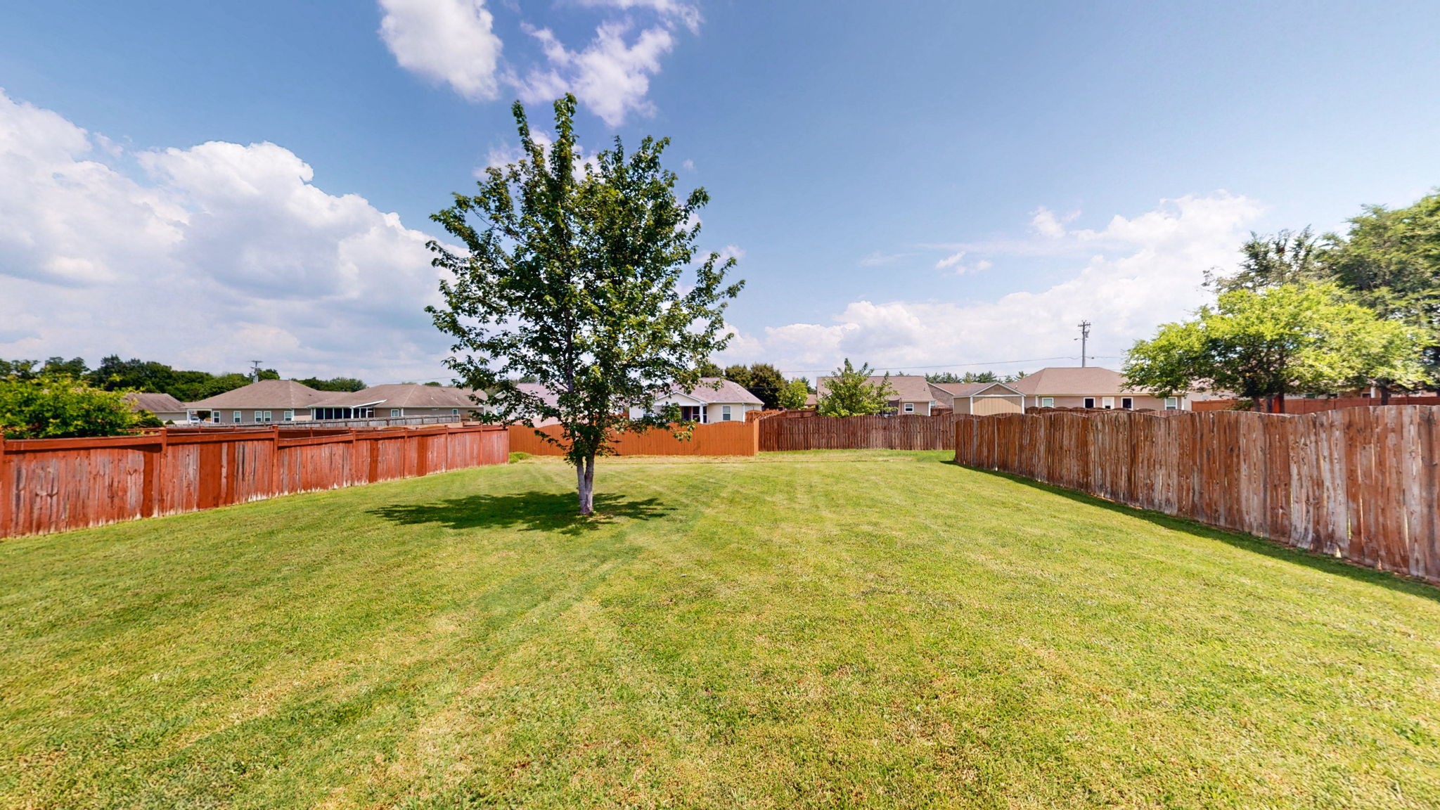 1469 Woodside Dr