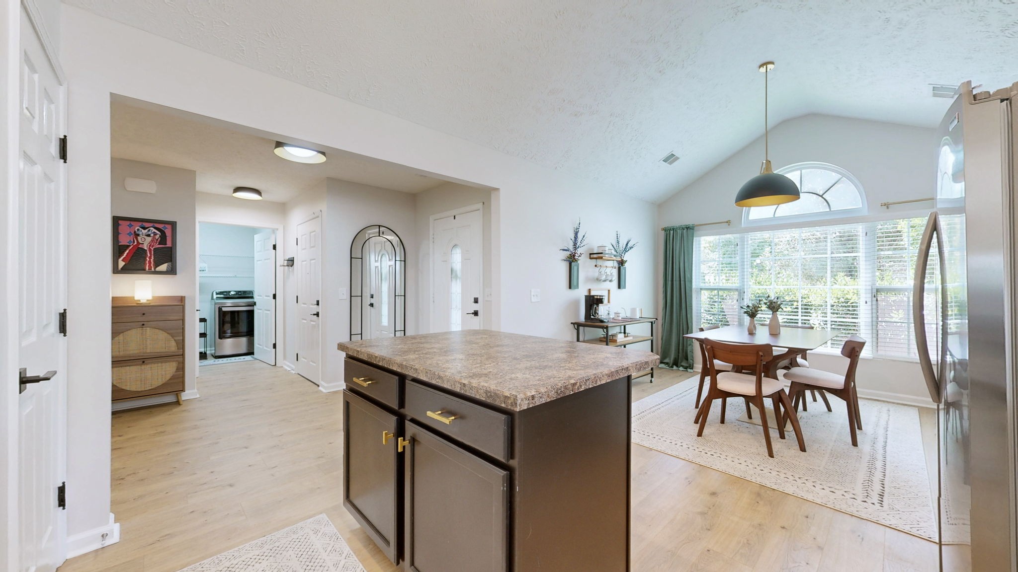 1469 Woodside Dr