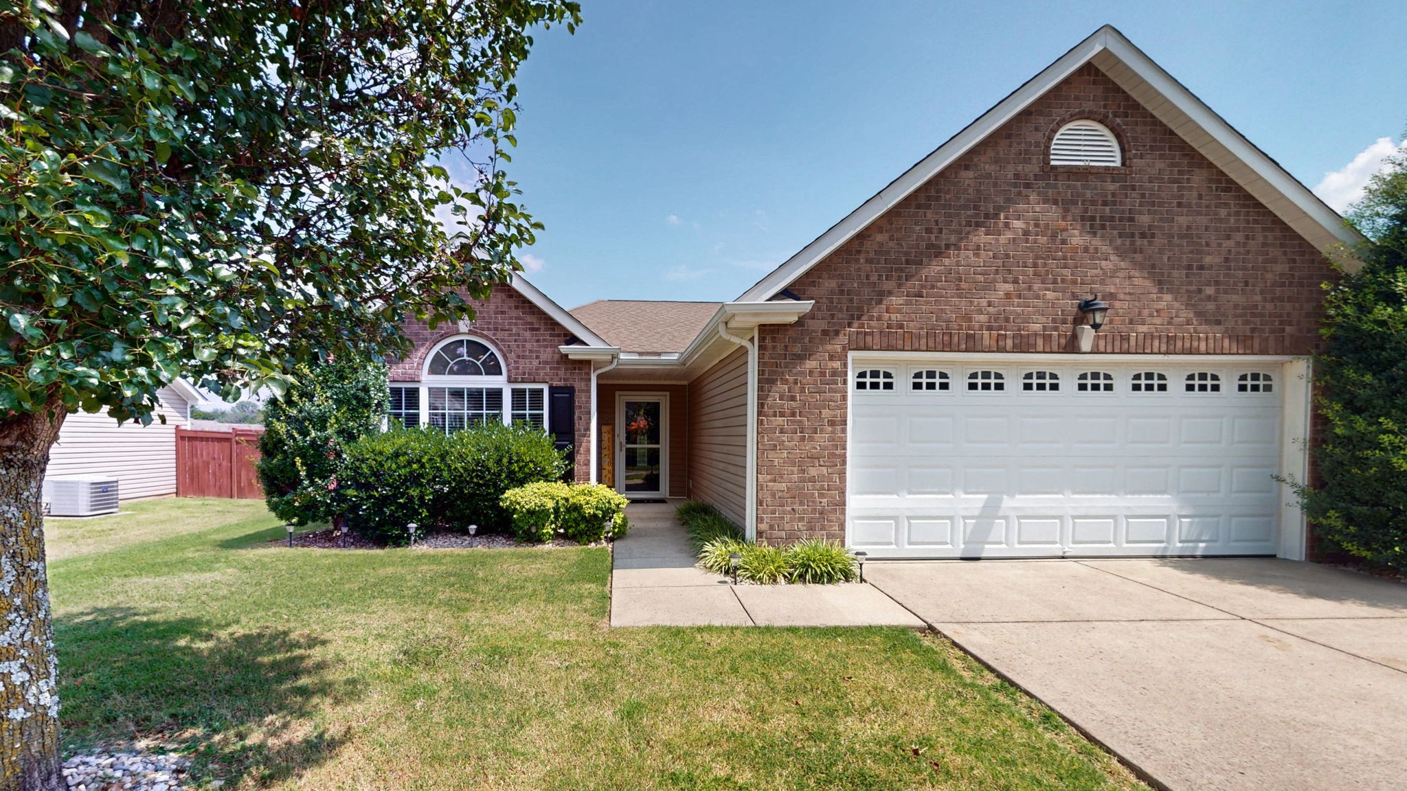 1469 Woodside Dr