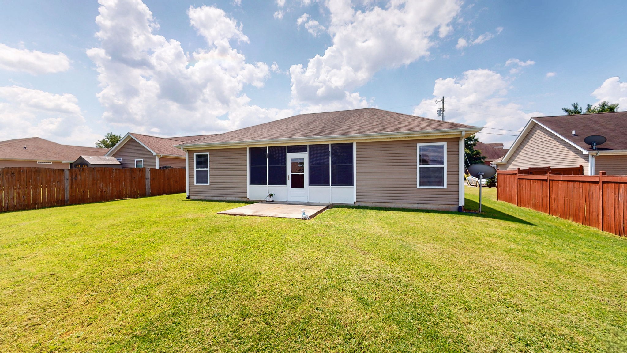 1469 Woodside Dr