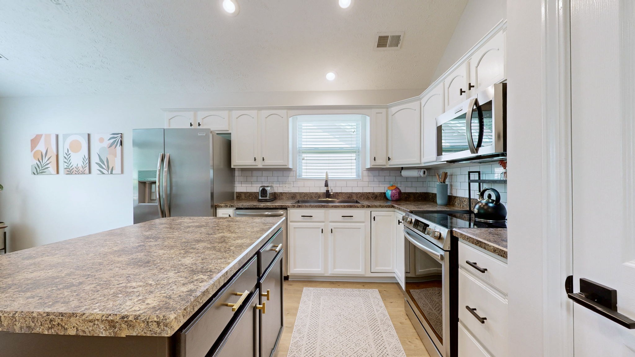 1469 Woodside Dr