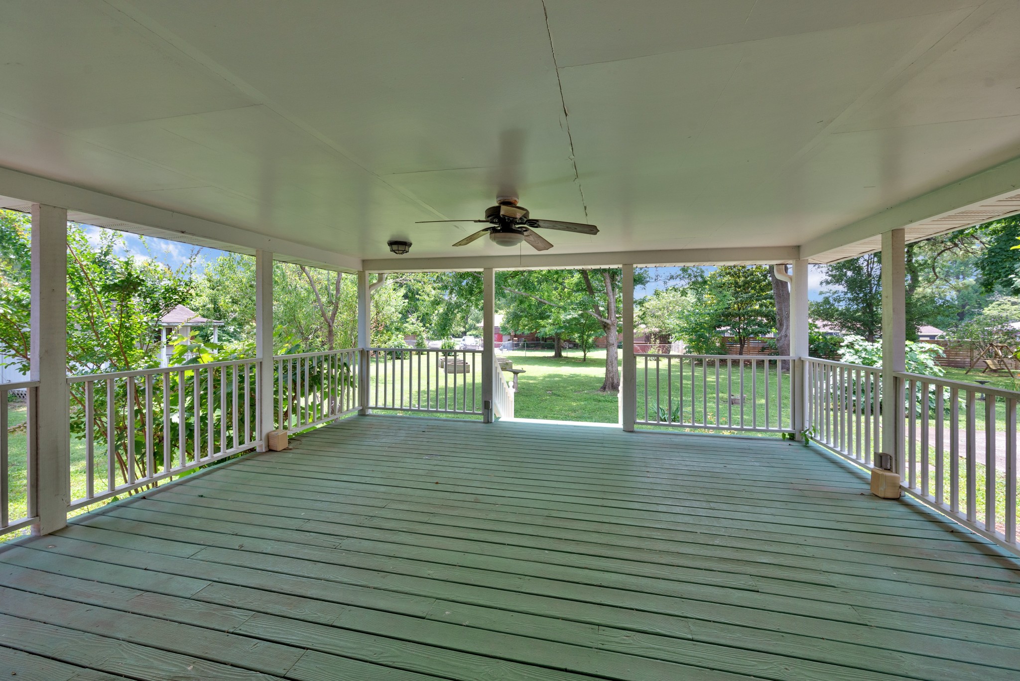 2521 Meadowood Dr