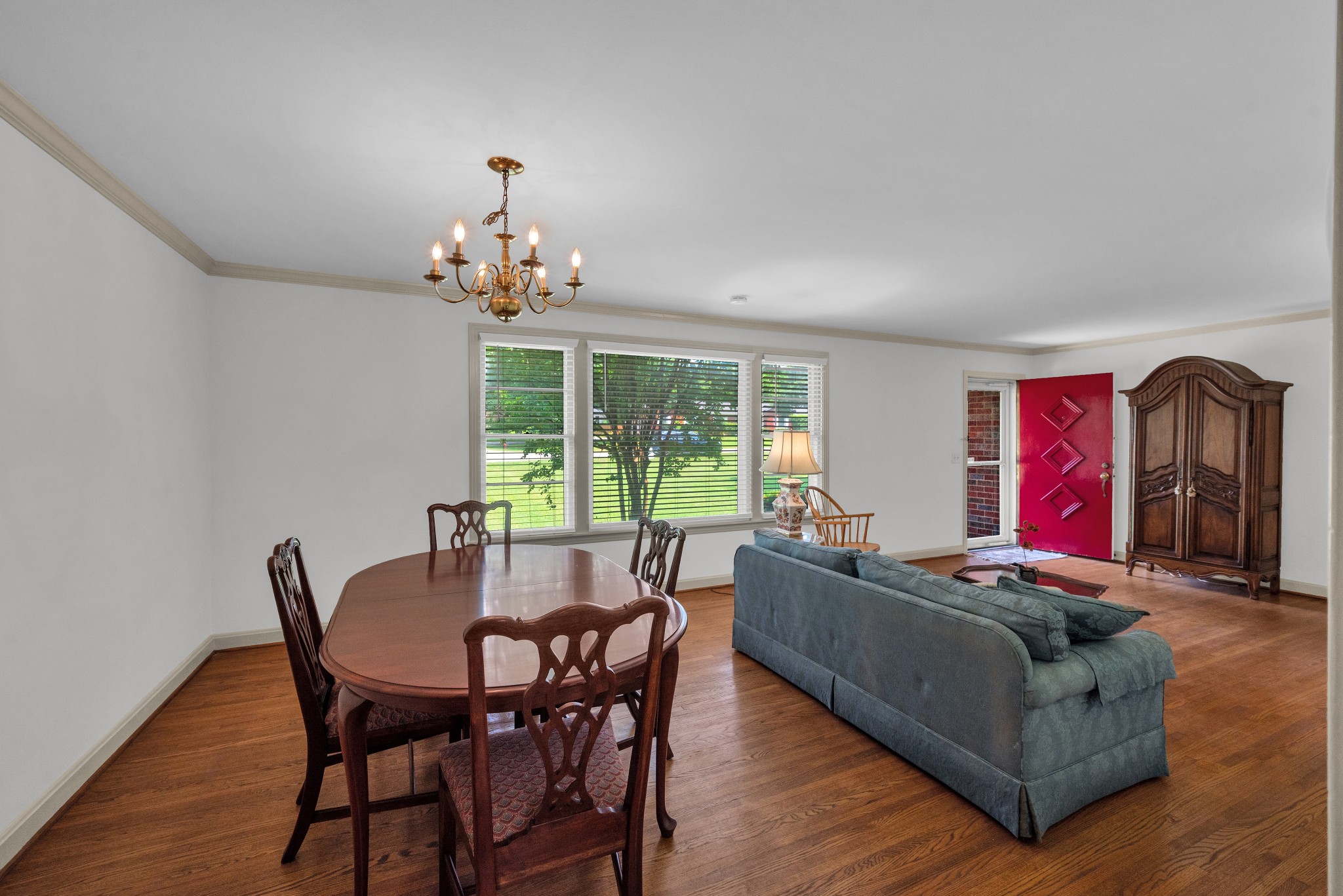 2521 Meadowood Dr