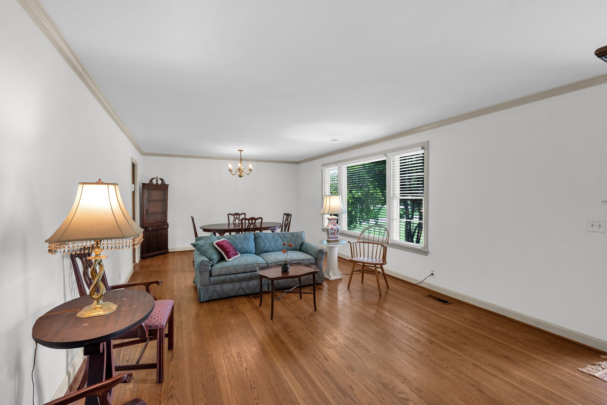 2521 Meadowood Dr