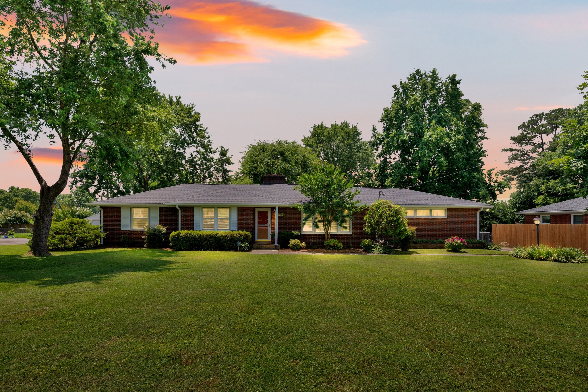 2521 Meadowood Dr