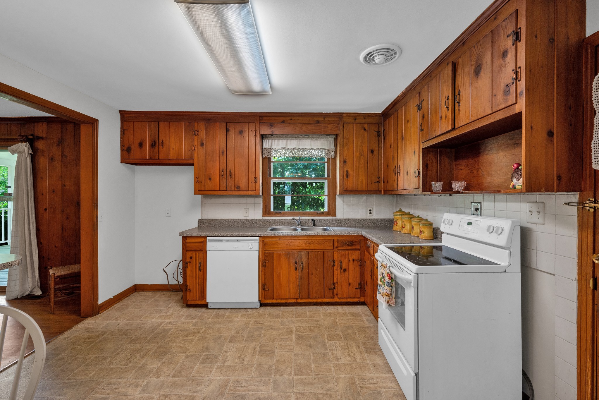 2521 Meadowood Dr
