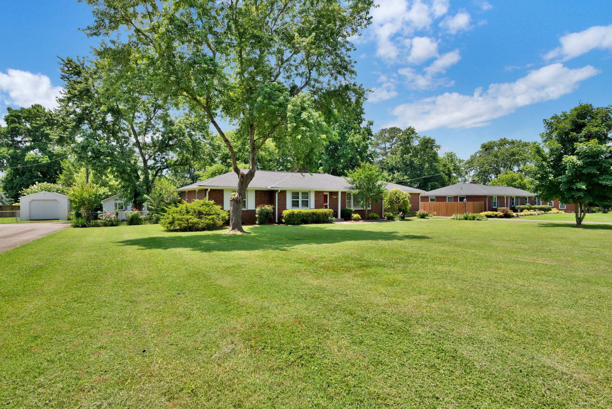 2521 Meadowood Dr