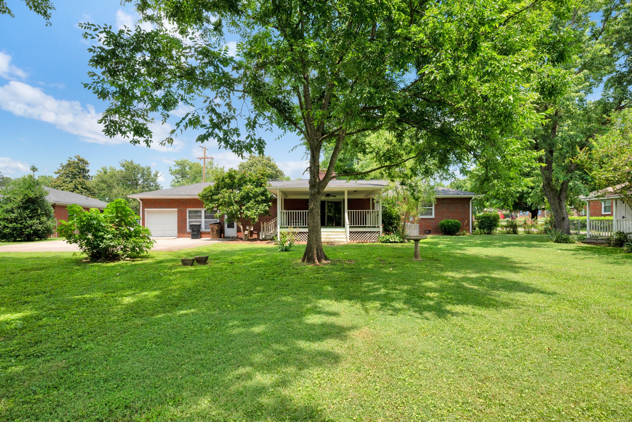 2521 Meadowood Dr