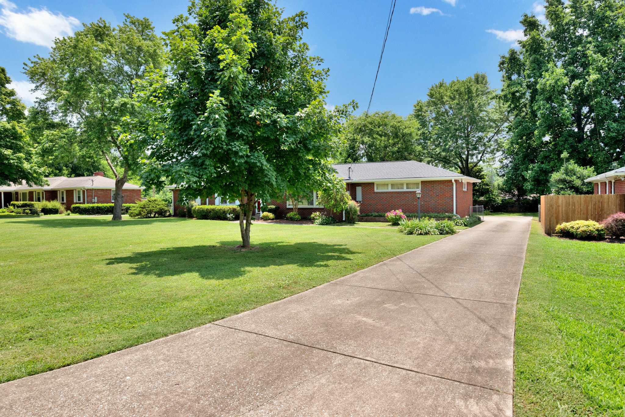 2521 Meadowood Dr