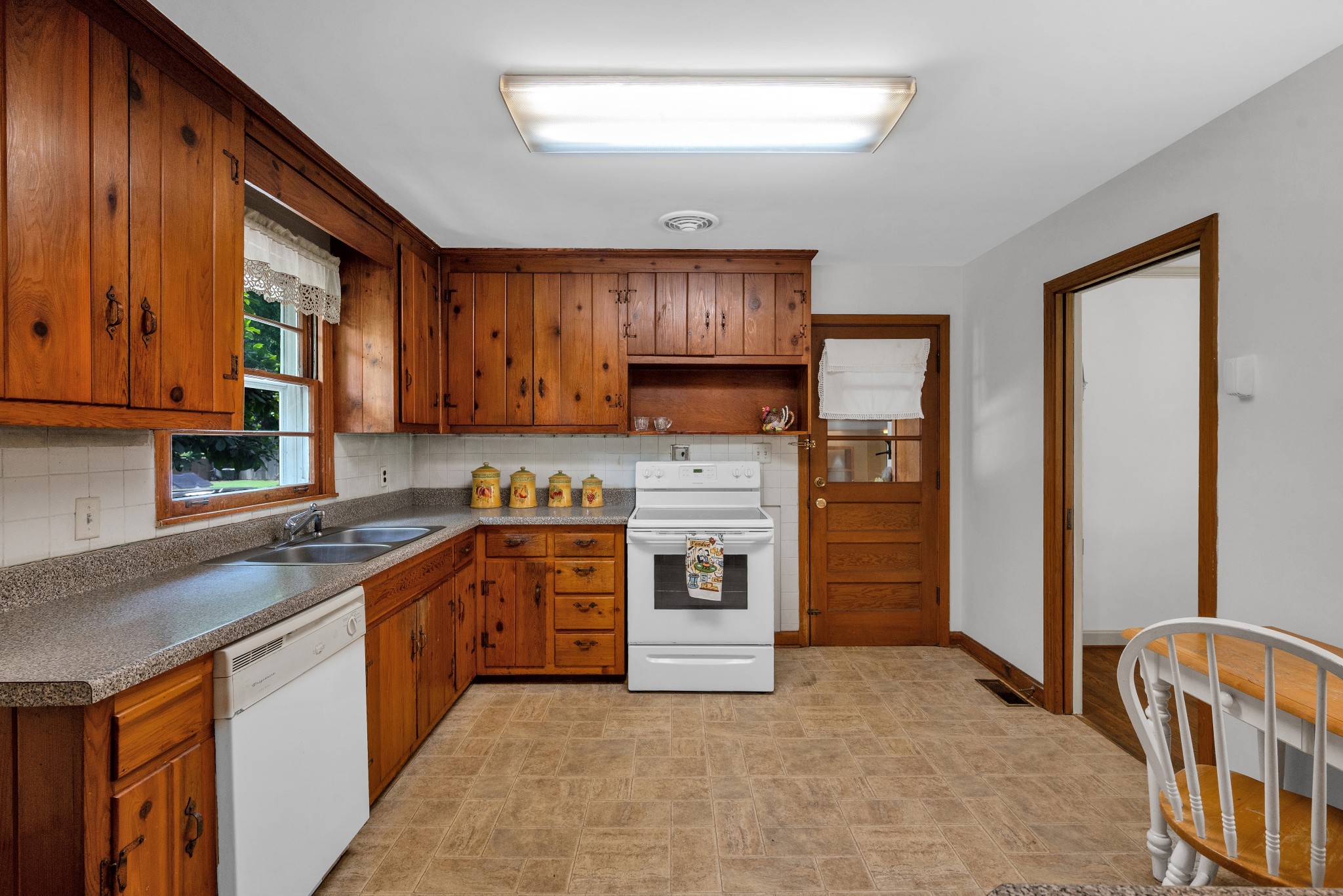 2521 Meadowood Dr