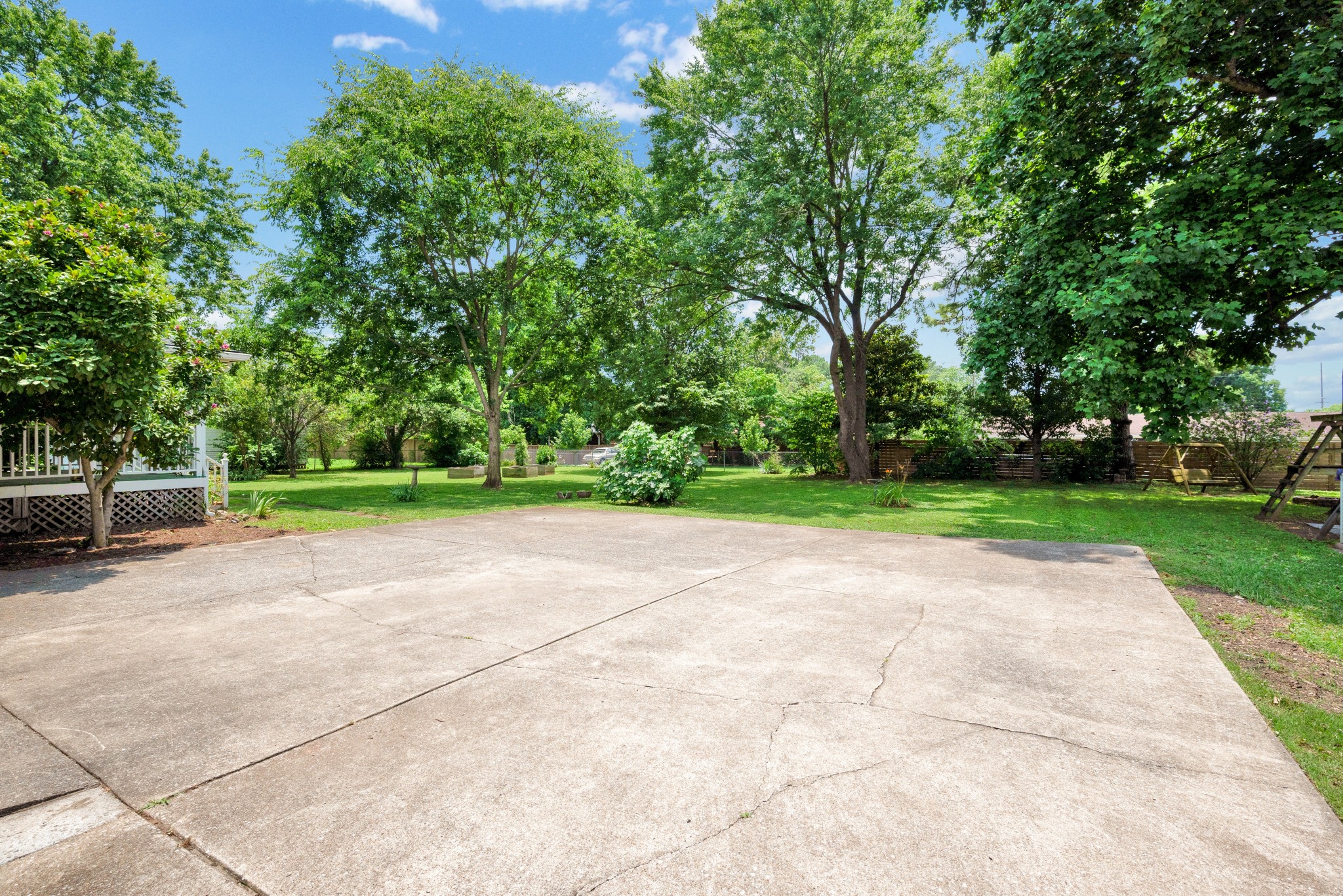 2521 Meadowood Dr