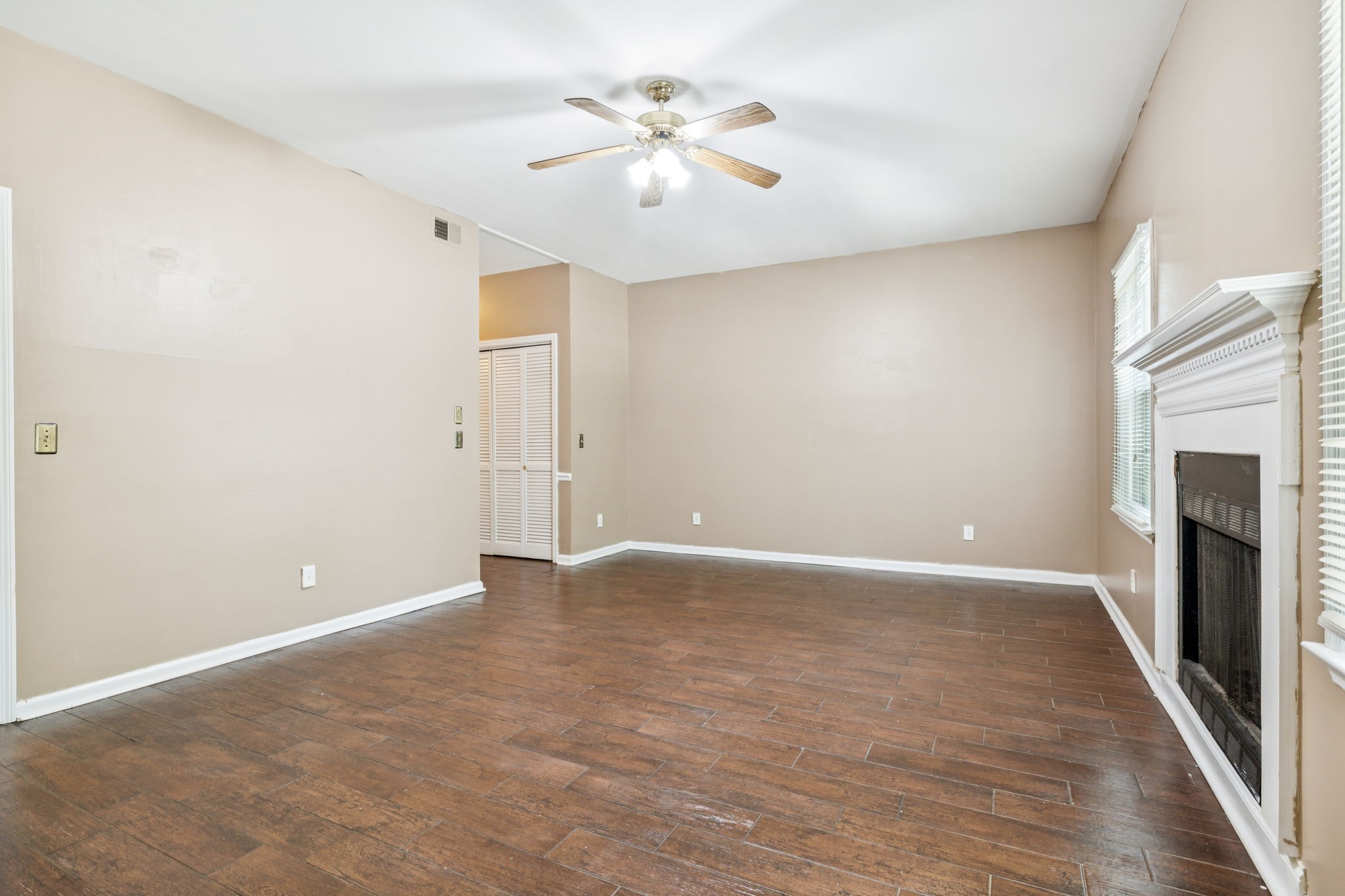 211 Woodmaker Ct