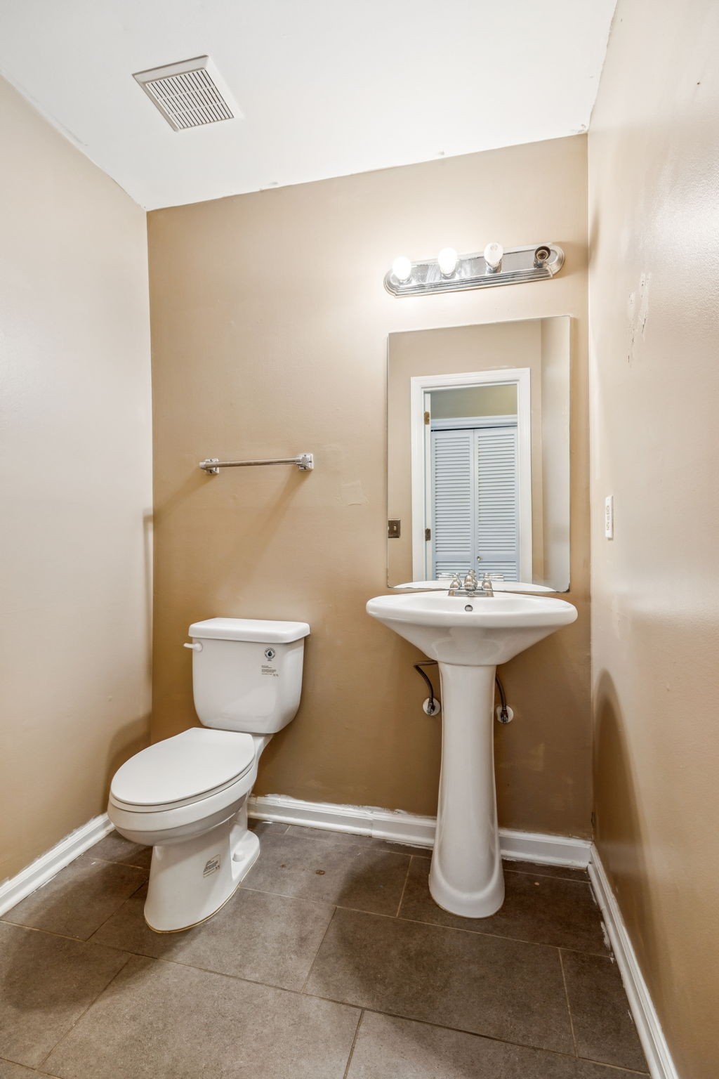 211 Woodmaker Ct