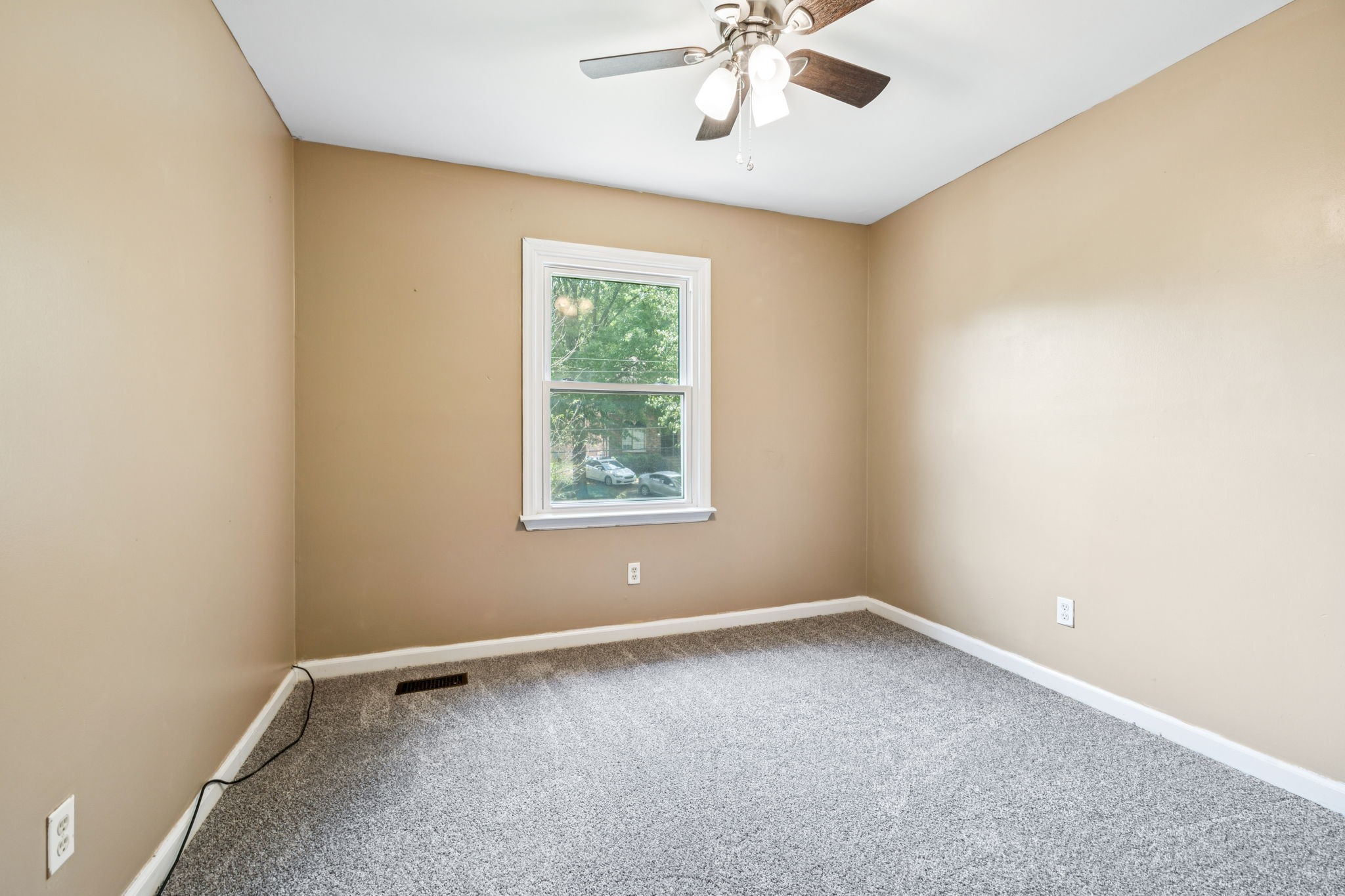 211 Woodmaker Ct