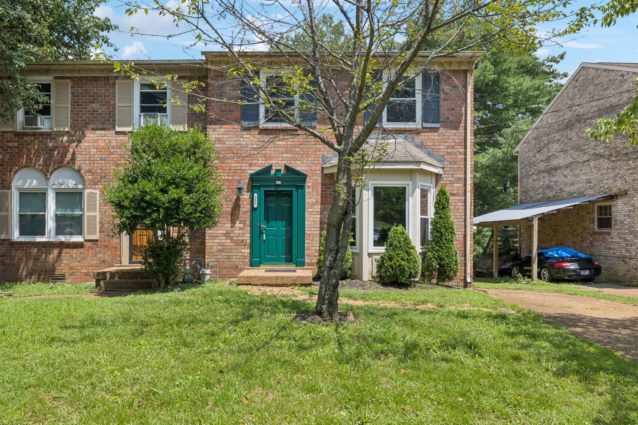 211 Woodmaker Ct