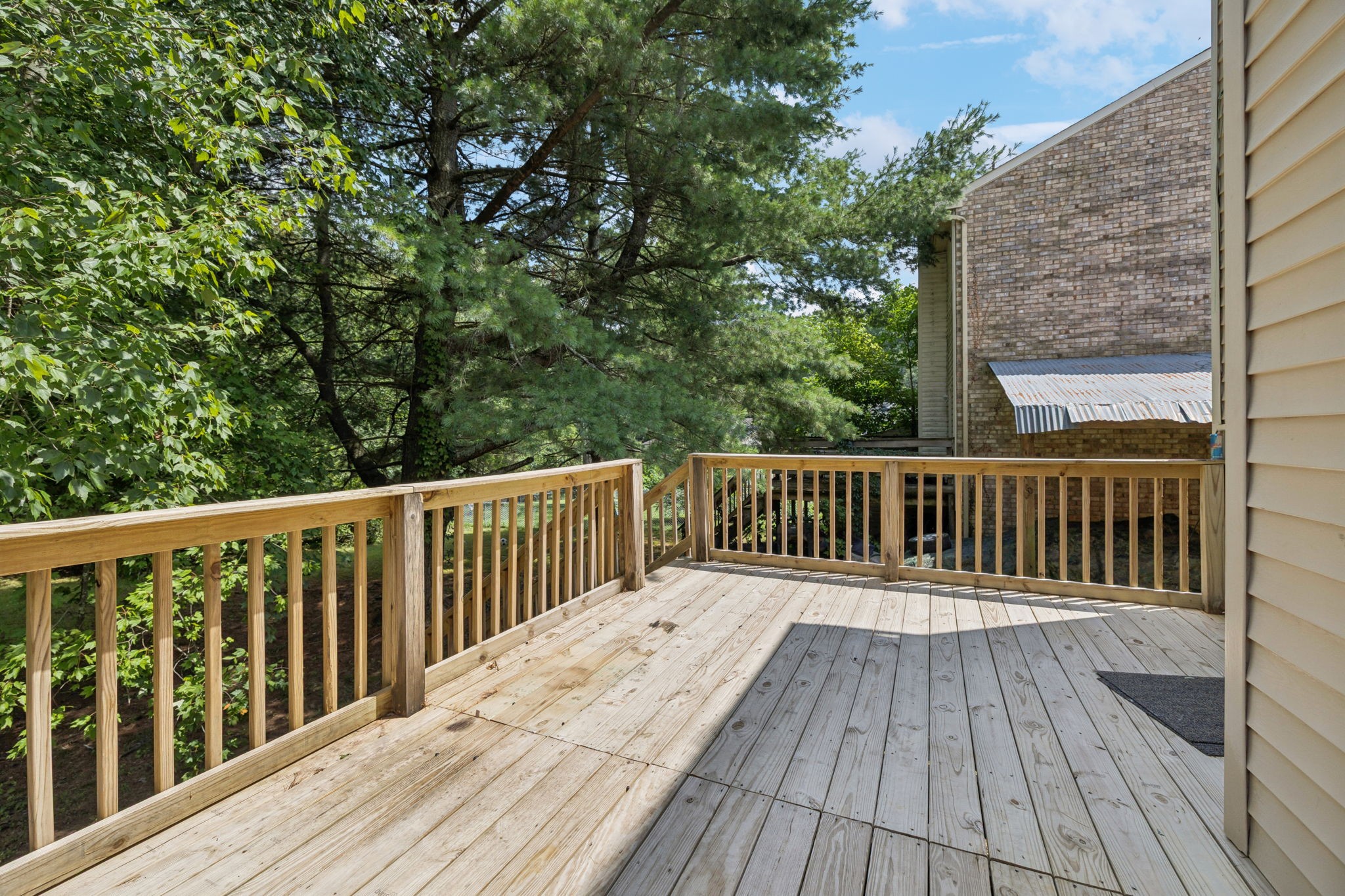 211 Woodmaker Ct