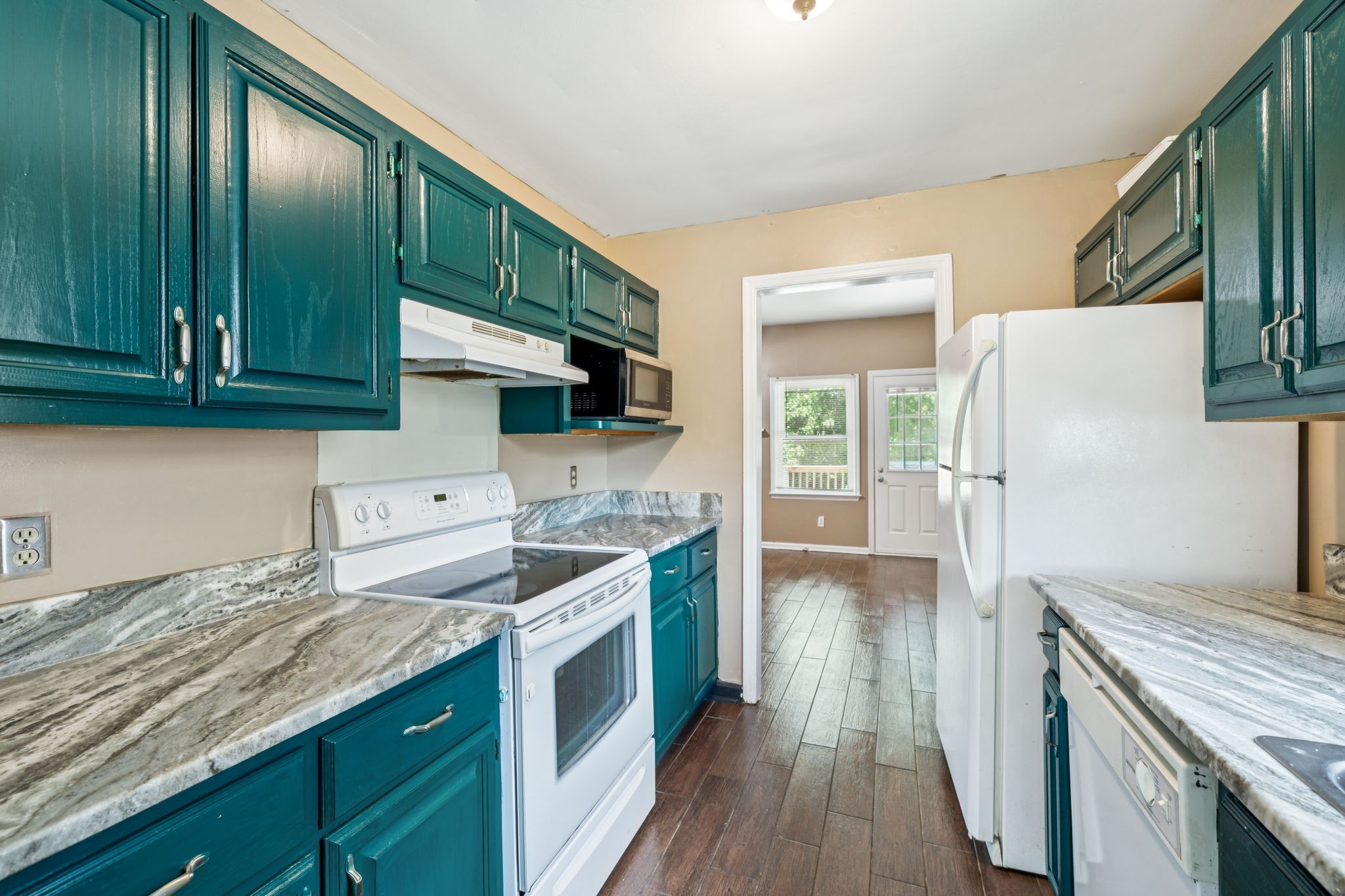 211 Woodmaker Ct