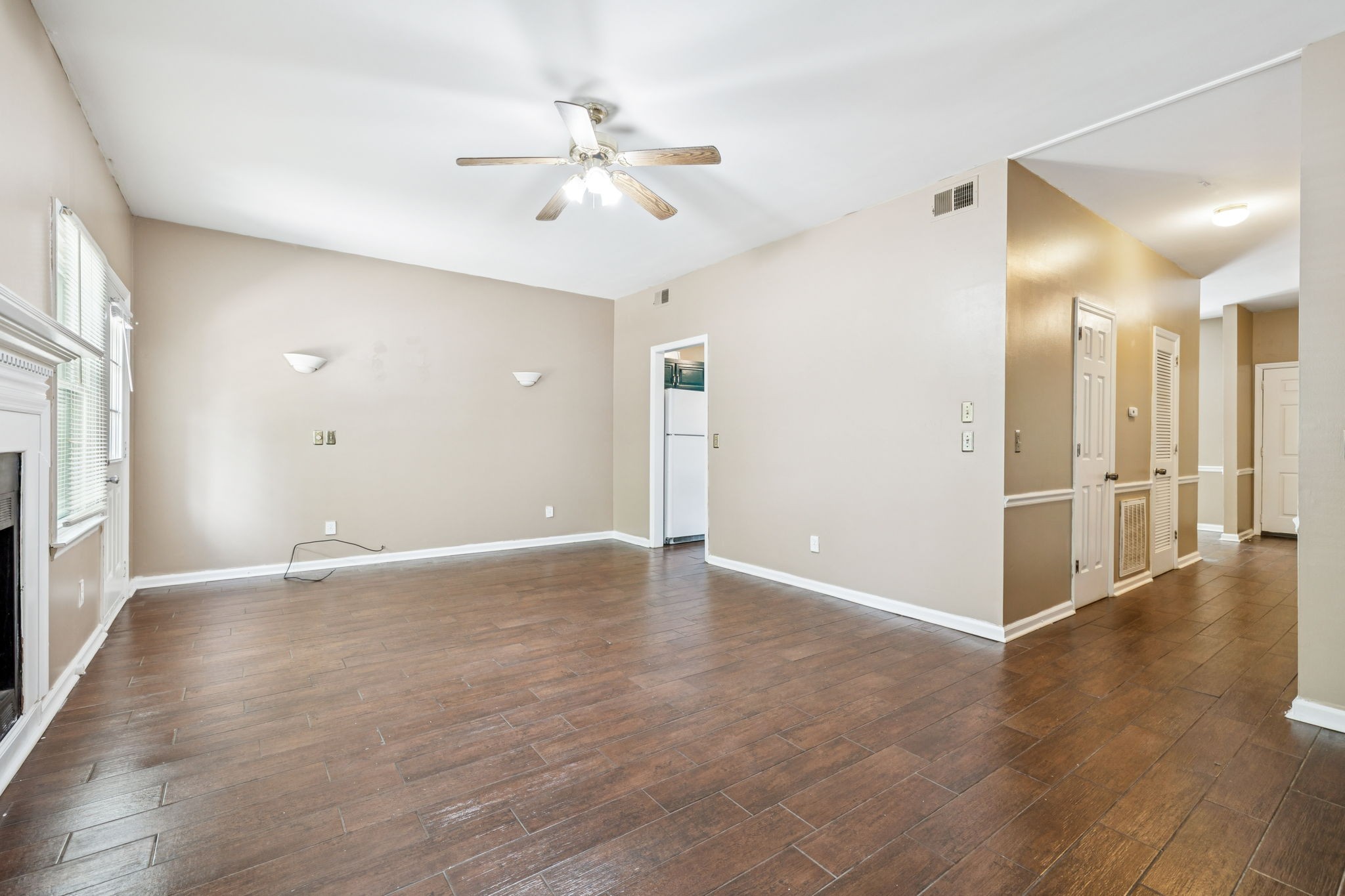 211 Woodmaker Ct