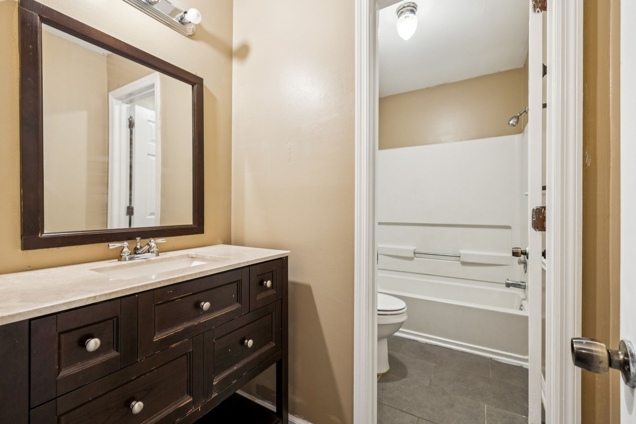 211 Woodmaker Ct