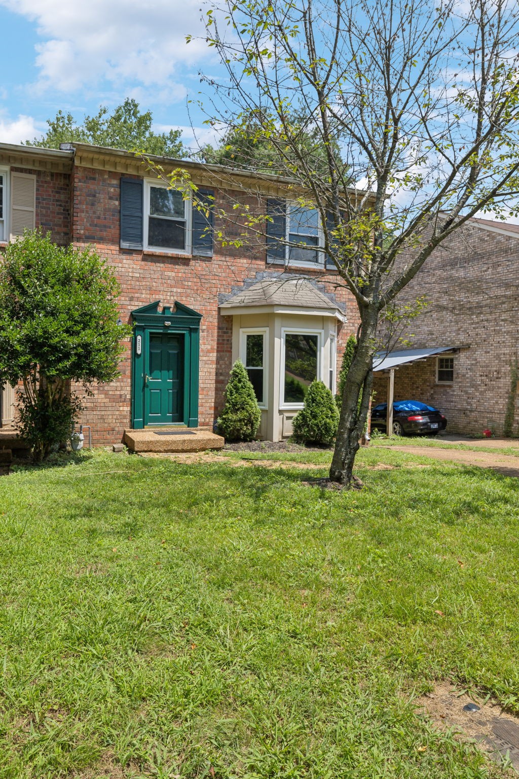 211 Woodmaker Ct