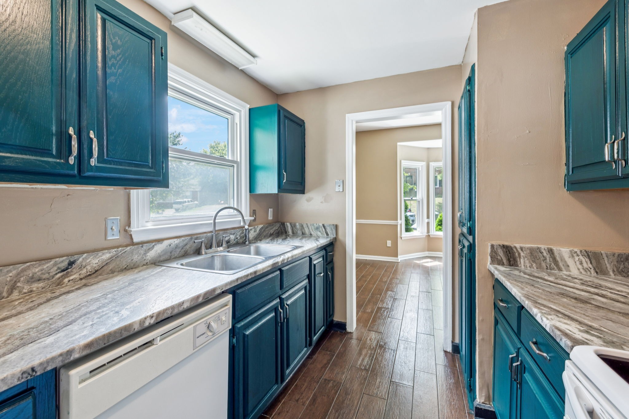 211 Woodmaker Ct