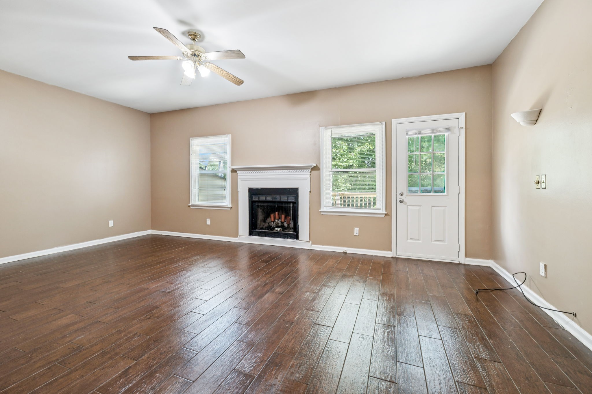 211 Woodmaker Ct
