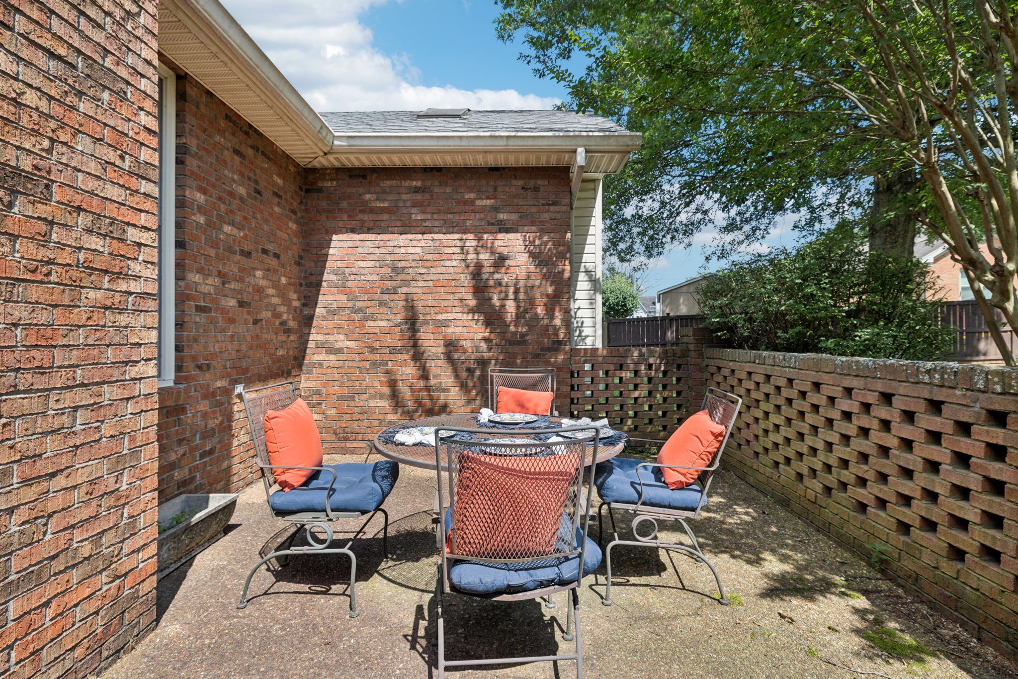 217 Fox Hunt Ln