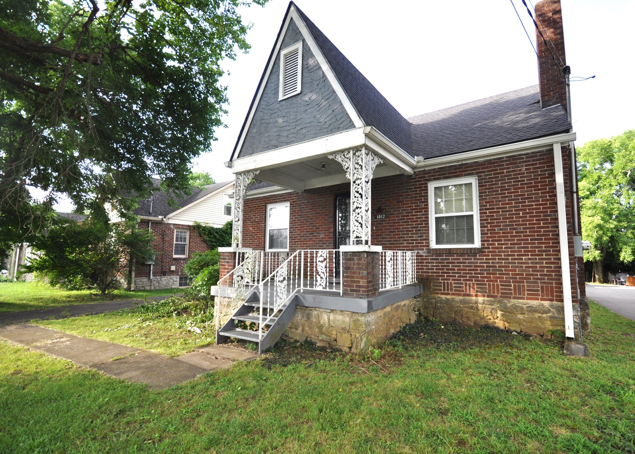 1012 Hart Ln