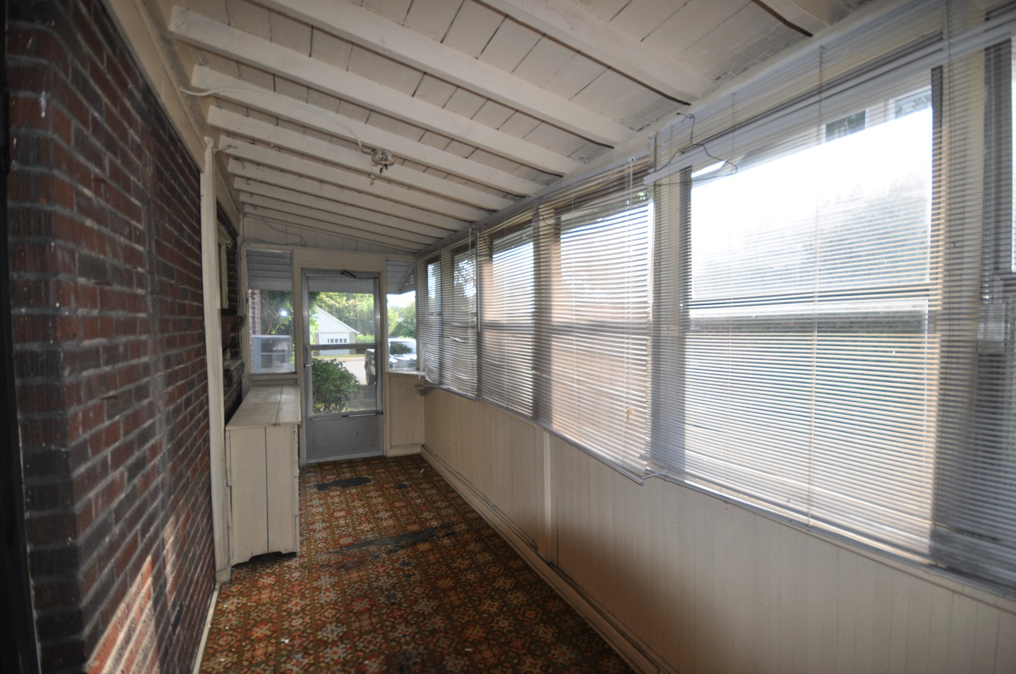 1012 Hart Ln