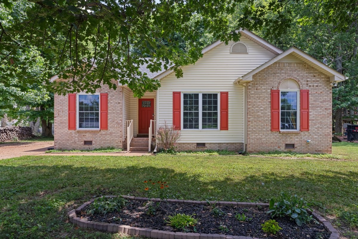 202 Hunterwood Dr