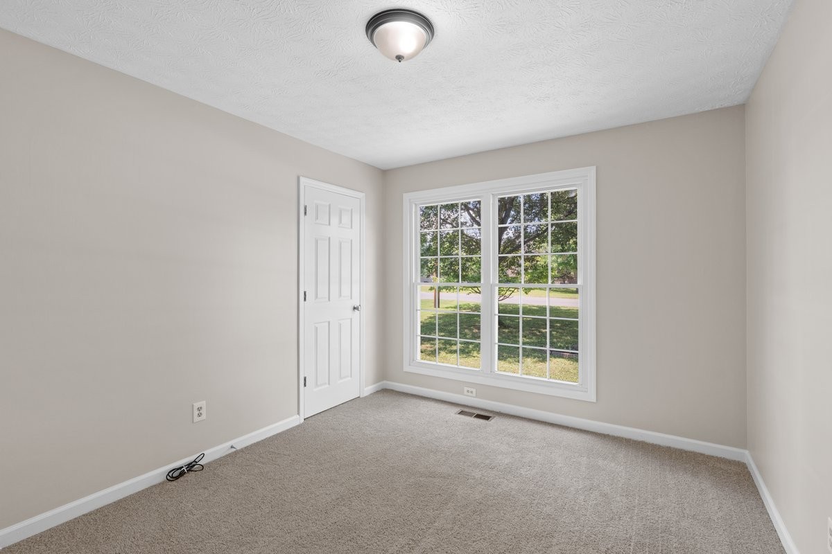 202 Hunterwood Dr