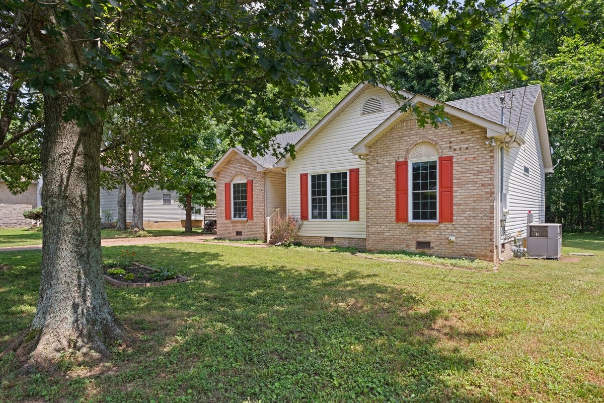 202 Hunterwood Dr