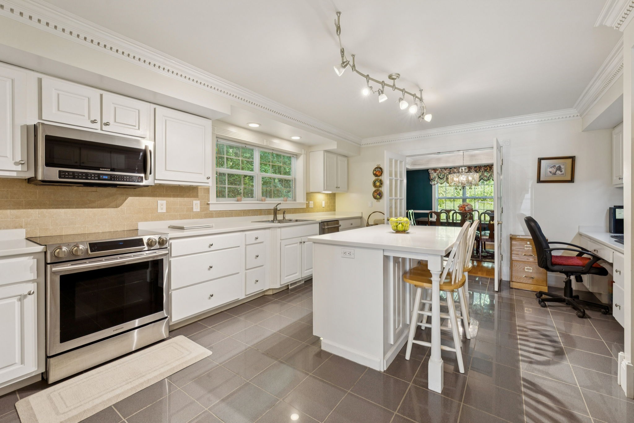 137 LW Lacy Rd