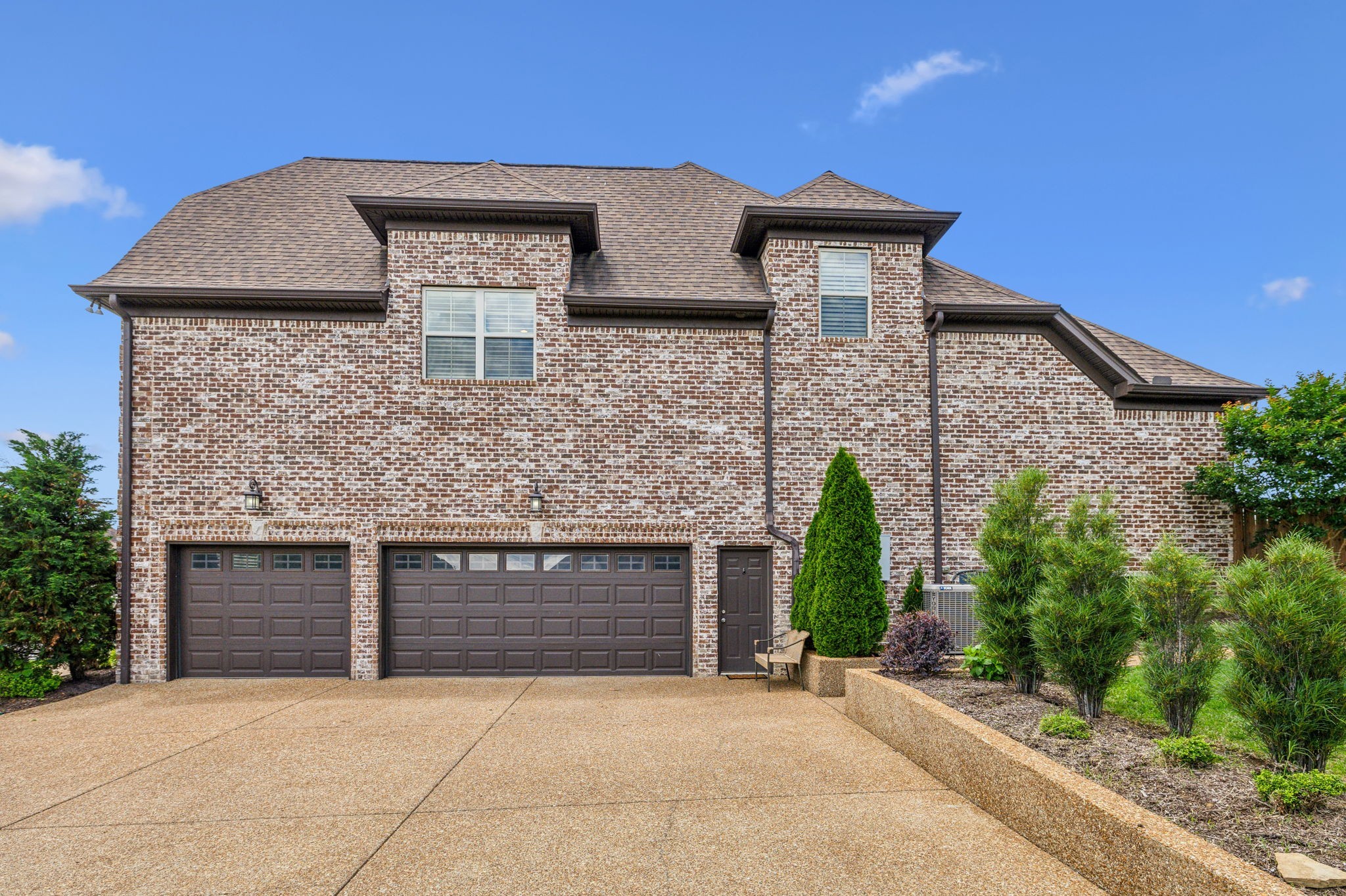915 Harrisburg Ln