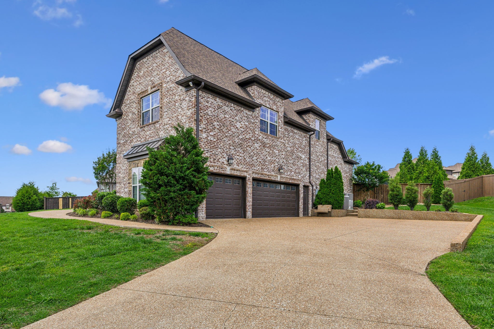 915 Harrisburg Ln