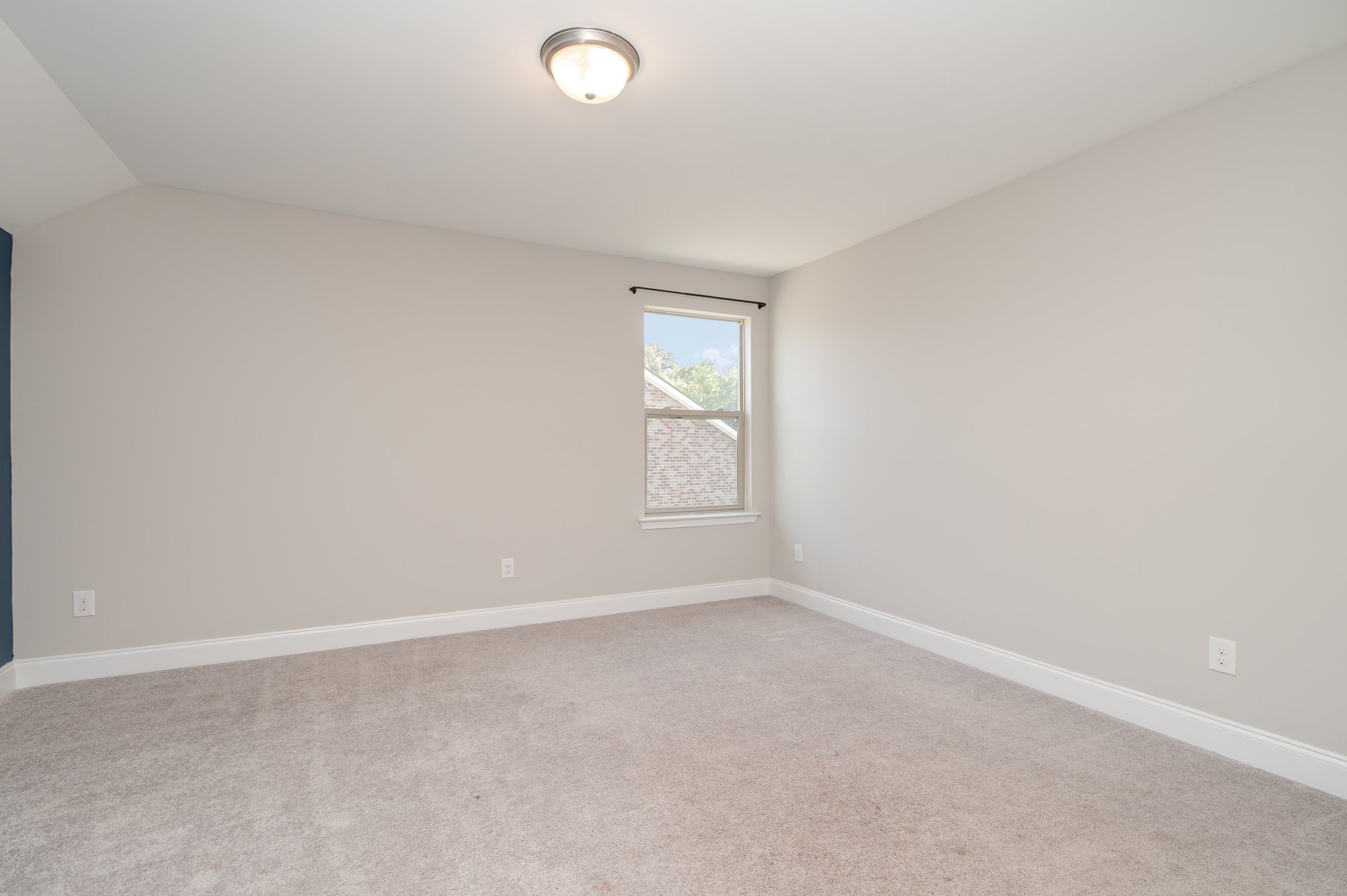575 Oakvale Ln