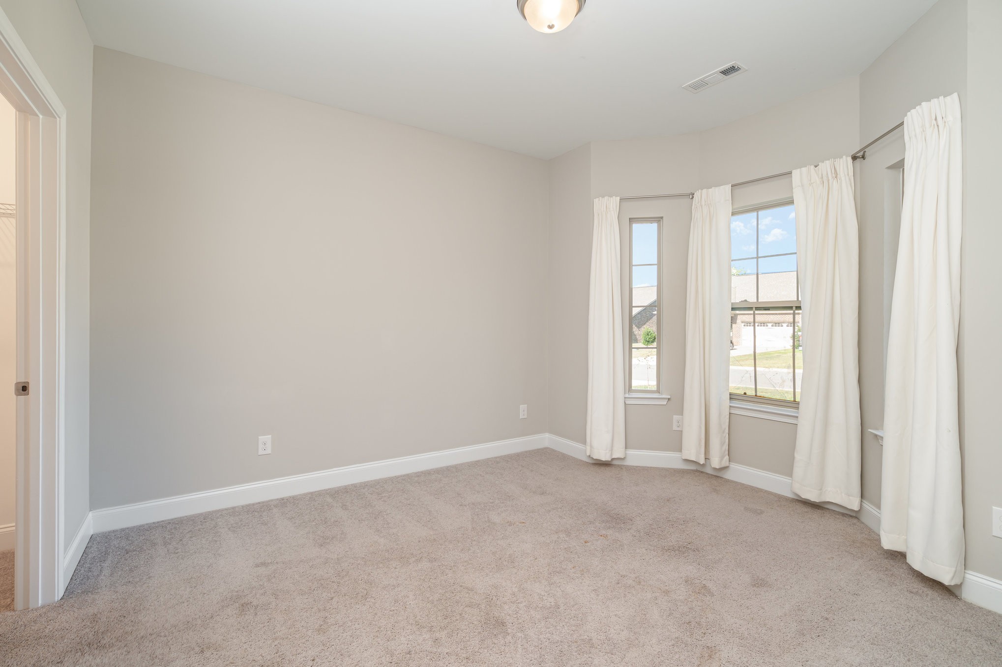 575 Oakvale Ln