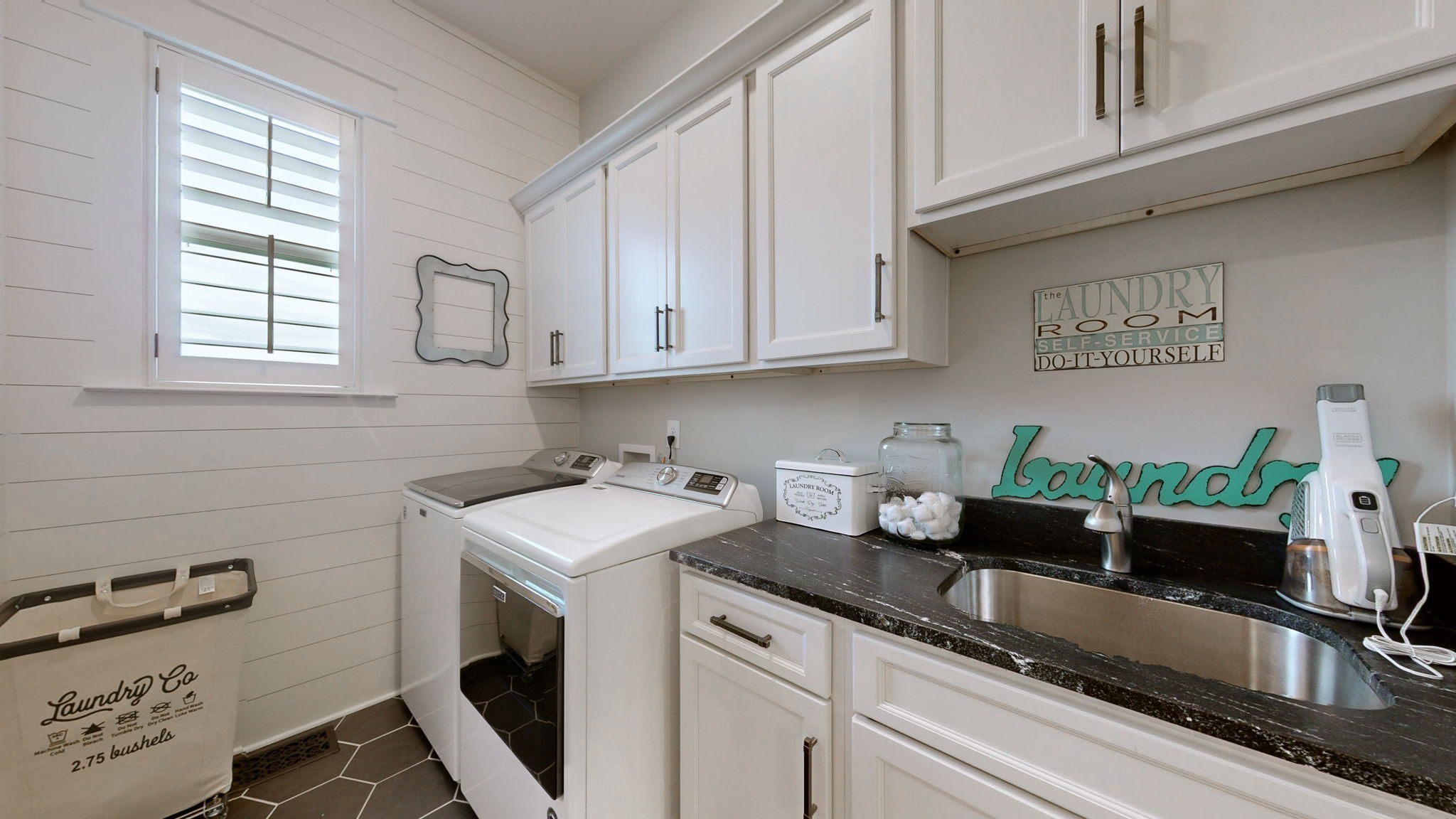 8119 Schweitzer Pl