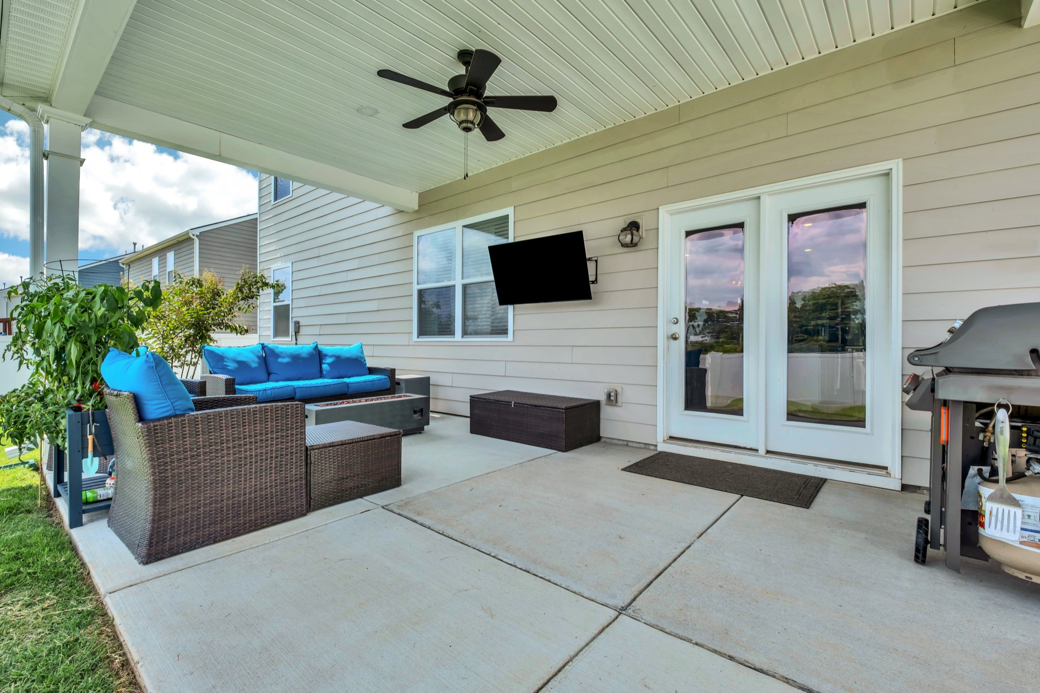 315 Redhead Ln