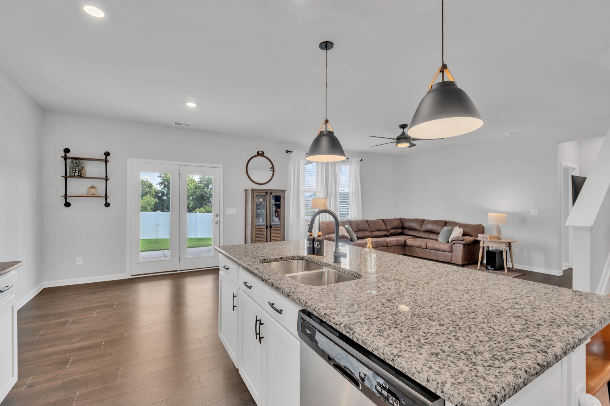 315 Redhead Ln