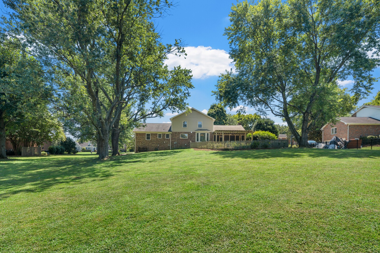 9228 Fox Run Dr