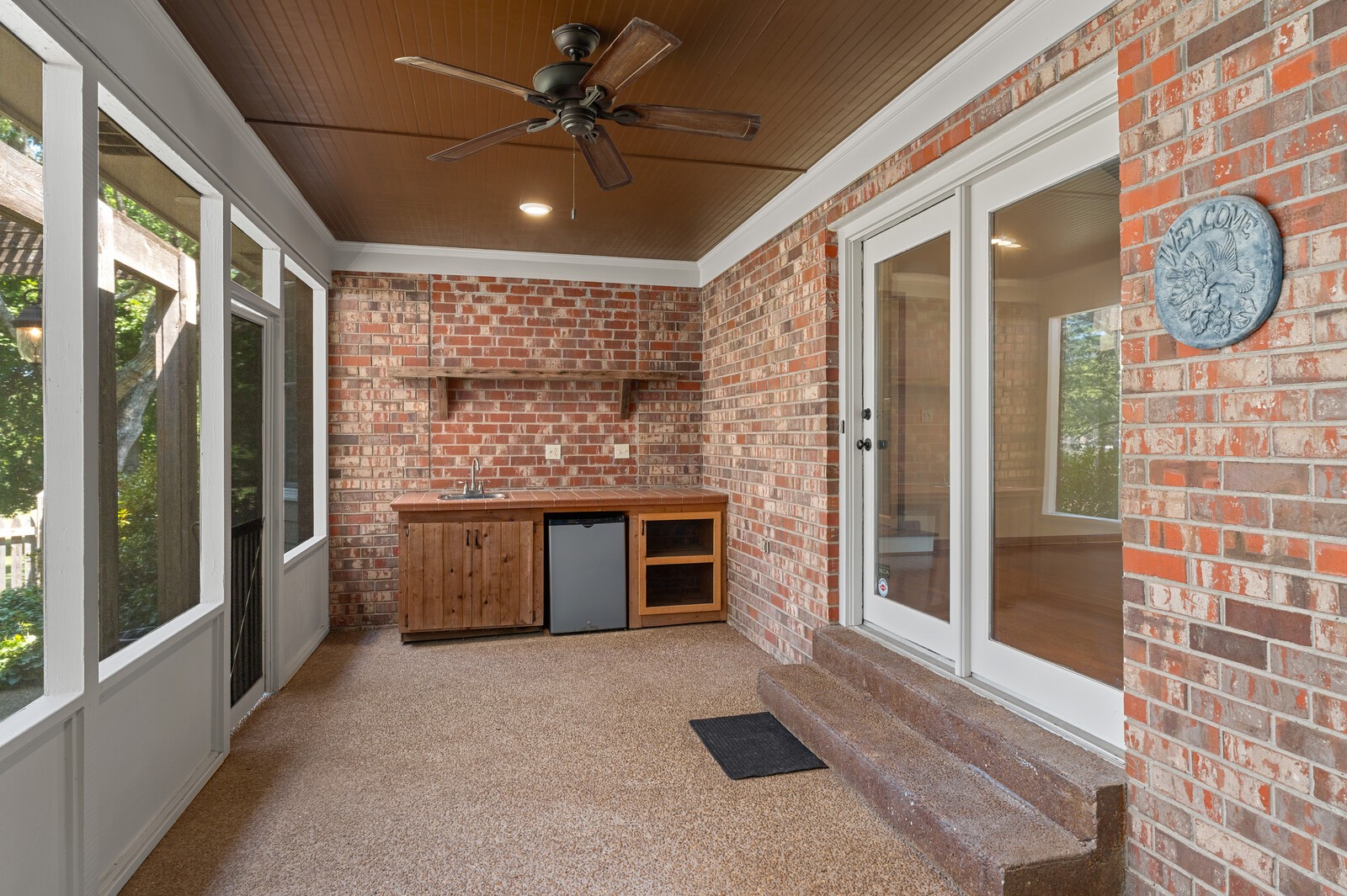 9228 Fox Run Dr