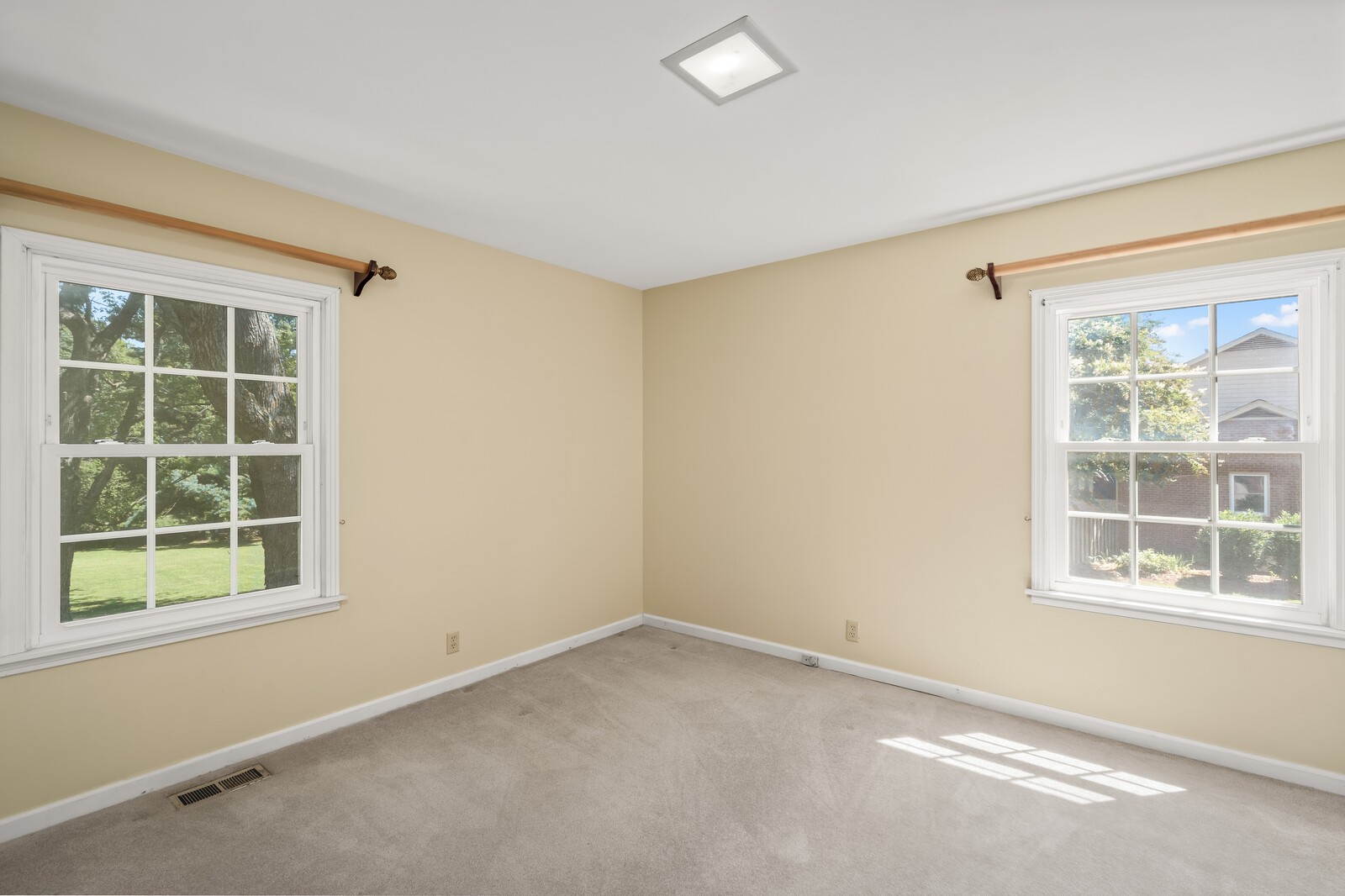 9228 Fox Run Dr