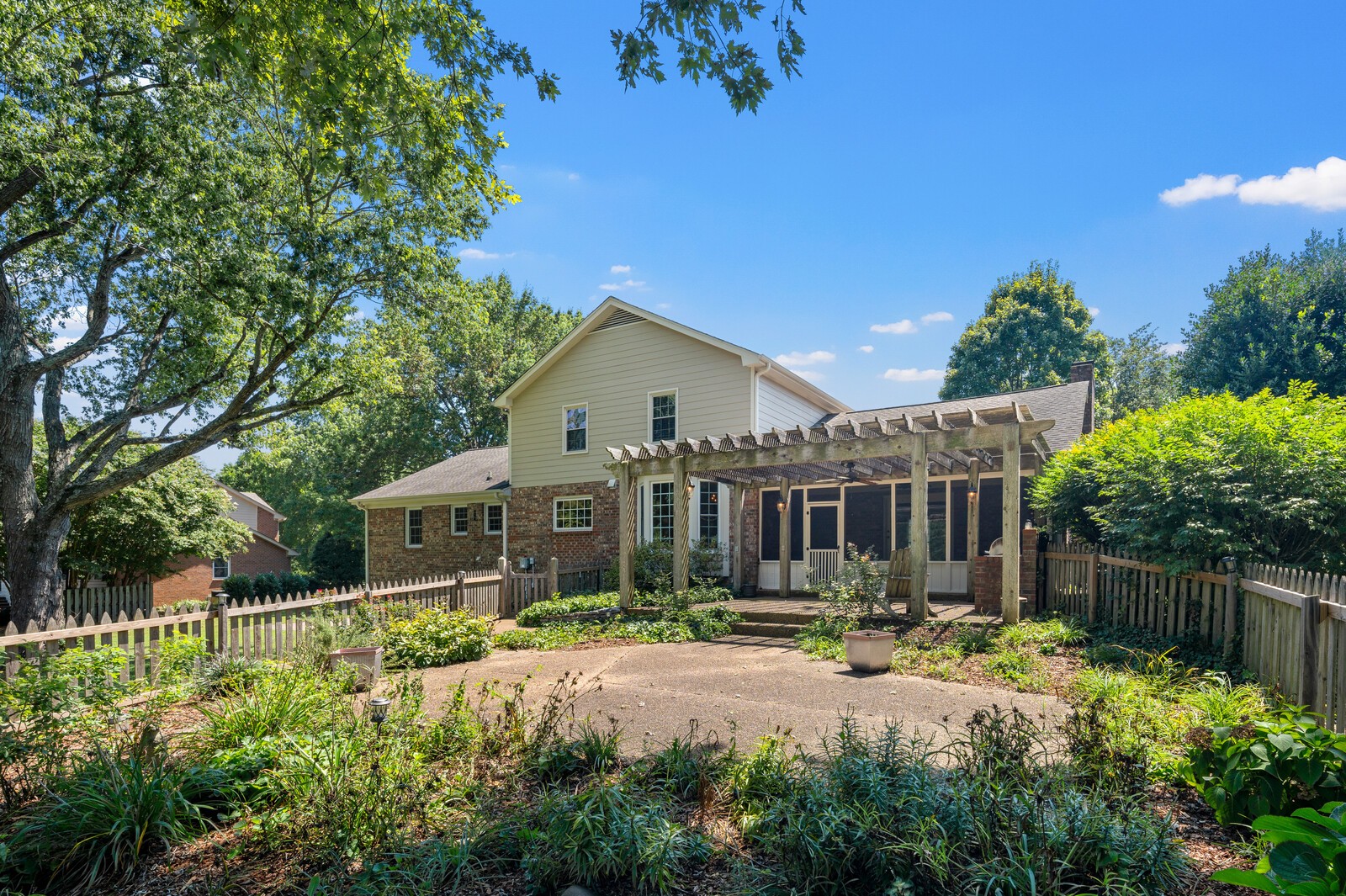 9228 Fox Run Dr