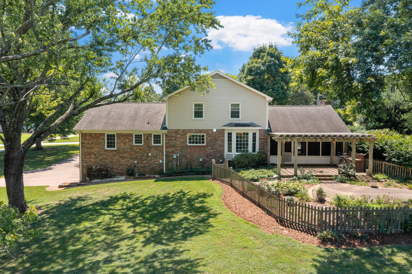 9228 Fox Run Dr