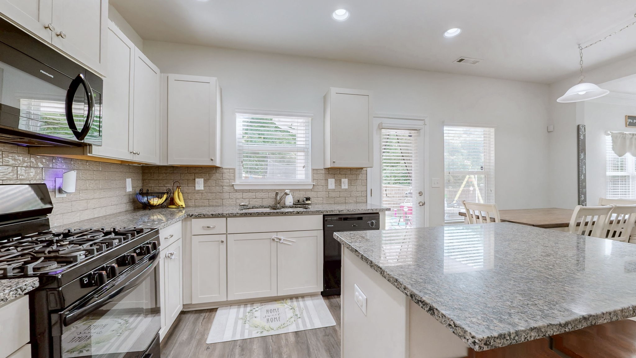 102 Helmsdale Dr