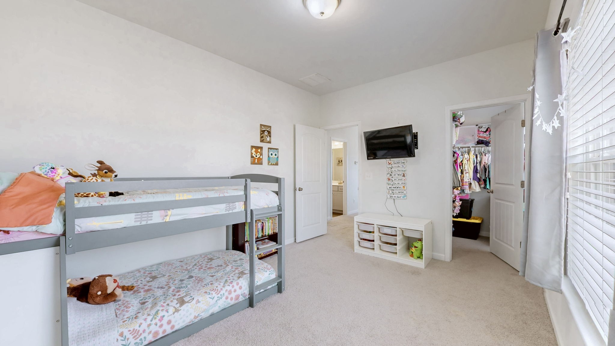 102 Helmsdale Dr