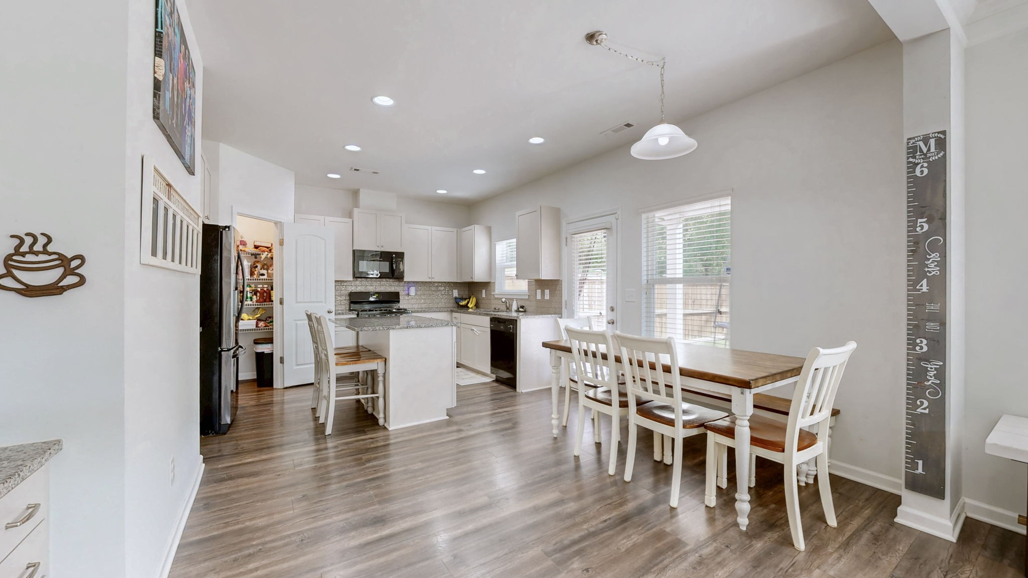 102 Helmsdale Dr