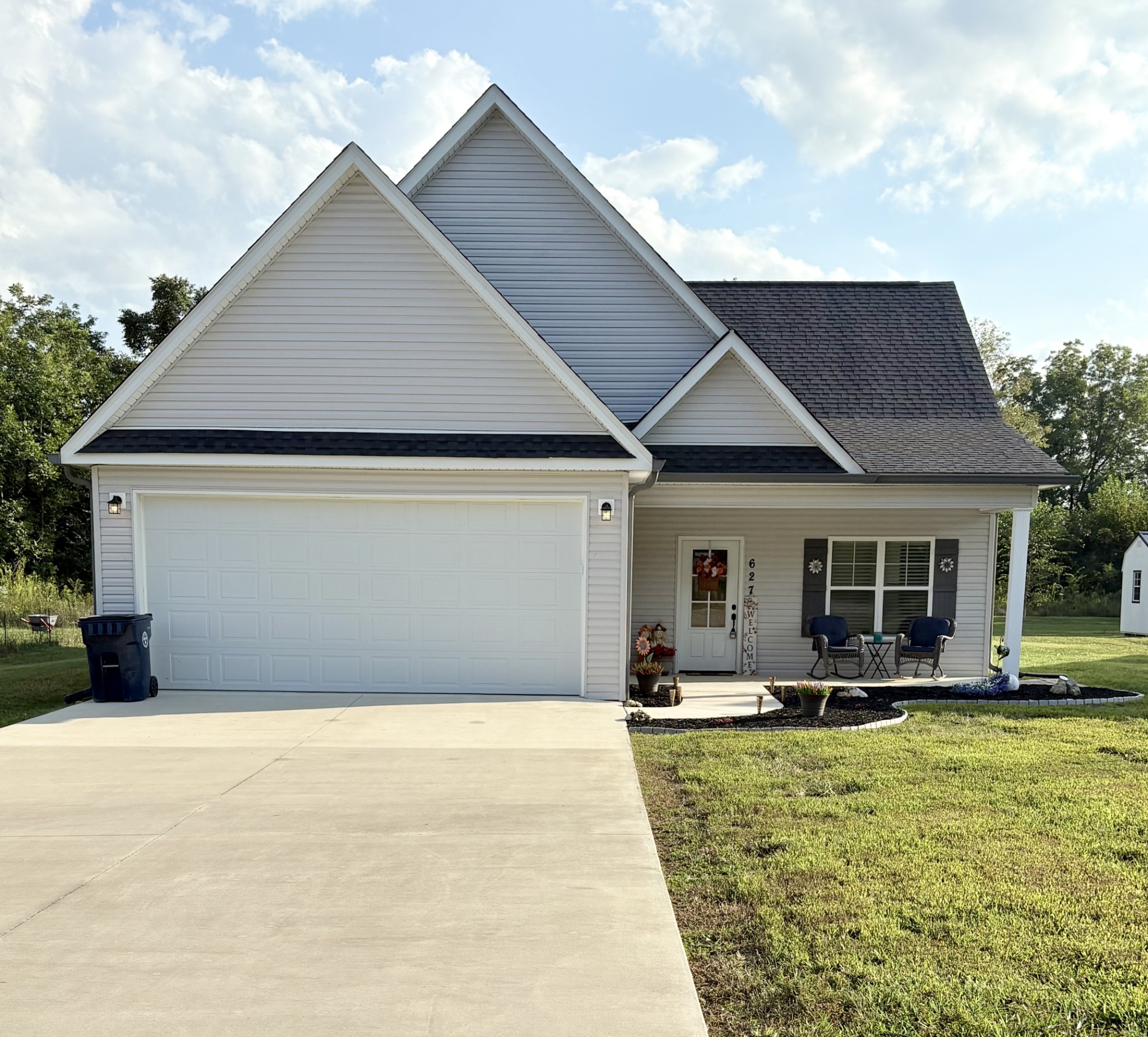 627 E Main St