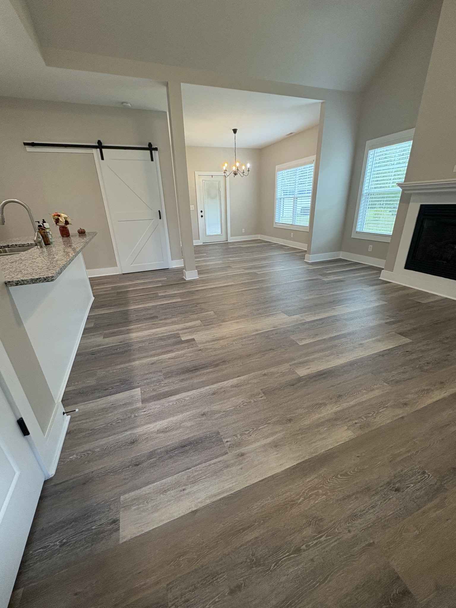 627 E Main St